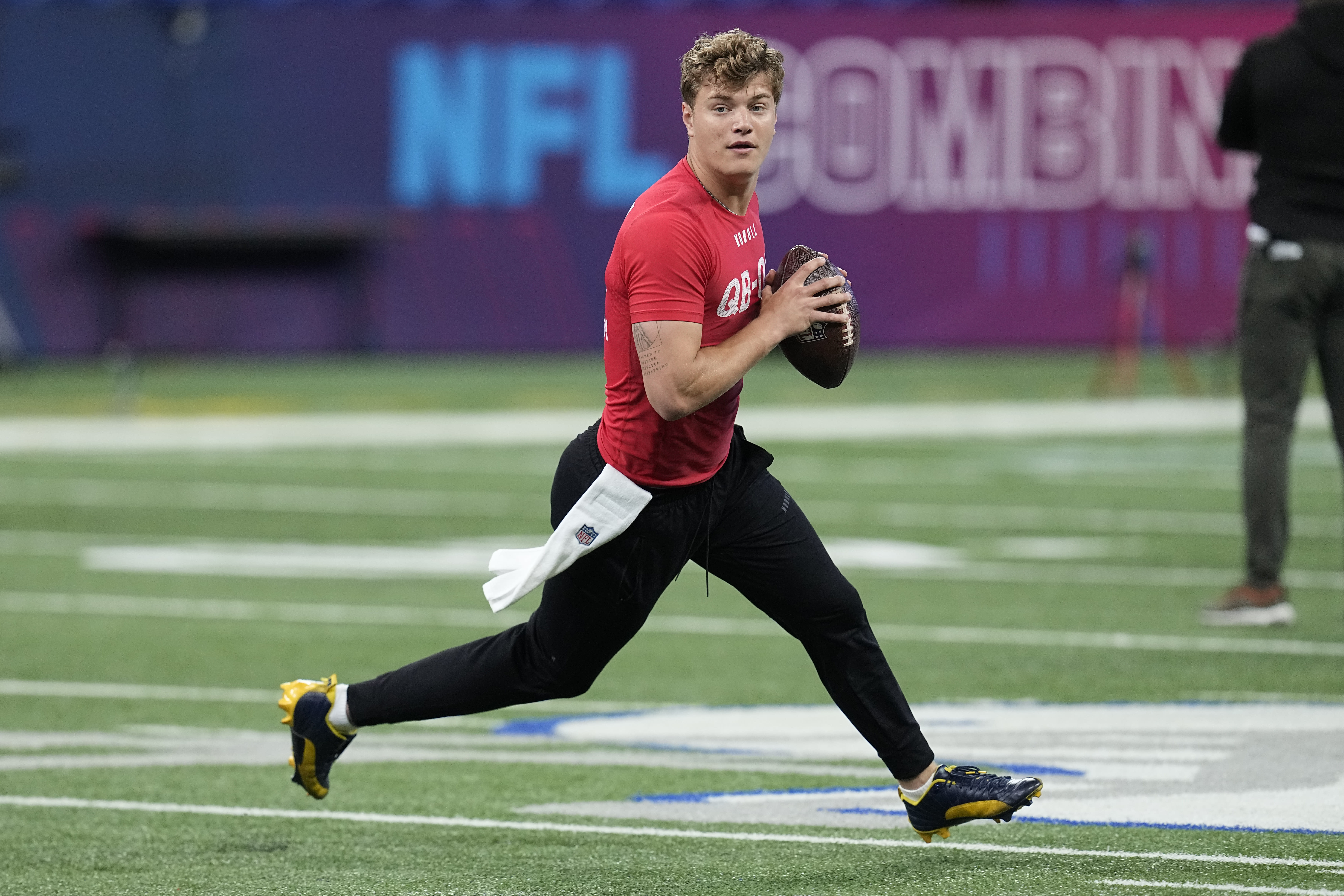 Nfl Combine: Michigan Qb J.j. Mccarthy Takes Field in Indy to Throw, Bolster Nfl Draft Stock - Easysportz -