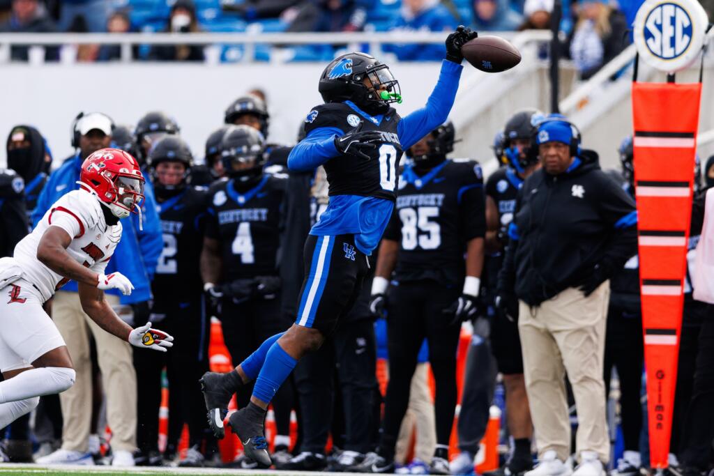 NCAA Football Louisville at Kentucky - EasySportz