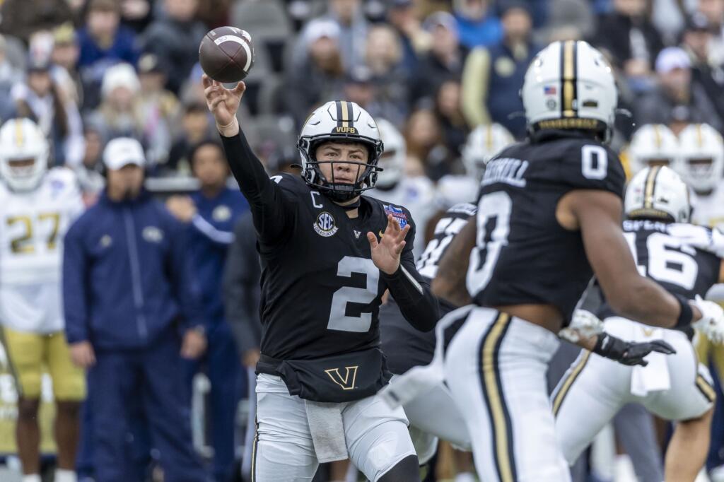 NCAA Football Birmingham Bowl-Georgia Tech at Vanderbilt - EasySportz