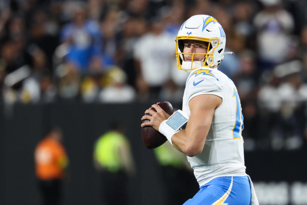 - Easysportz - Justin Herbert