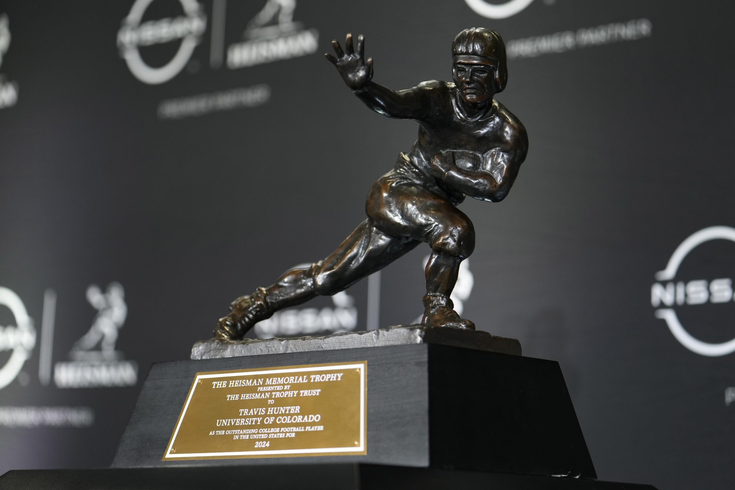 Ncaa Football Heisman Trophy Presentation - Easysportz -