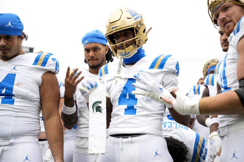 Ncaa Football Ucla at Michigan State - Easysportz -