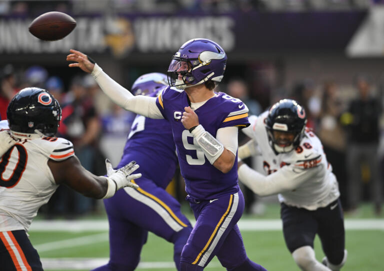 Nfl Chicago Bears at Minnesota Vikings - Easysportz - J.J. McCarthy.
