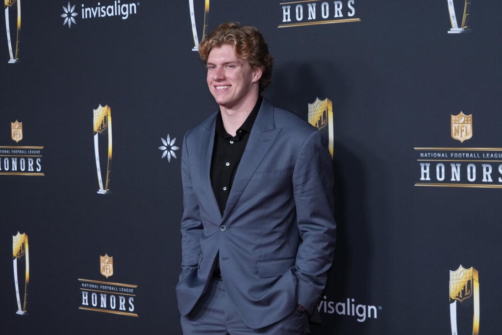 - Carson Schwesinger 