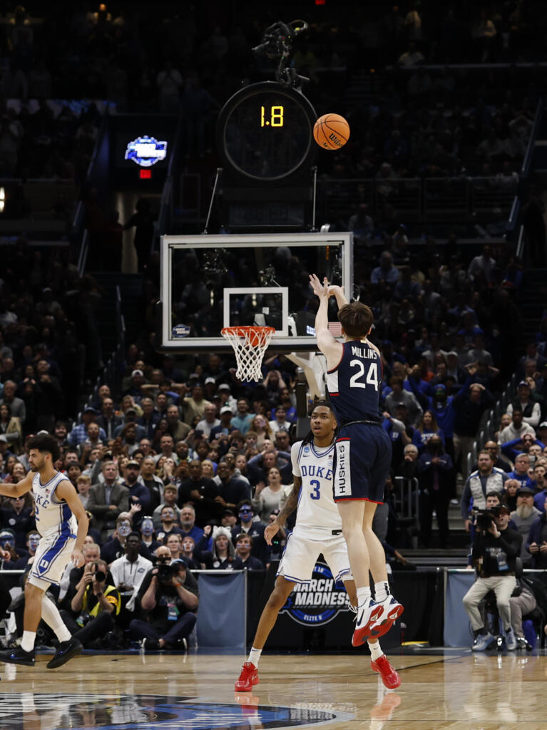 Ncaa Basketball Ncaa Tournament Elite Eight-east Regional-connecticut at Duke - Easysportz -