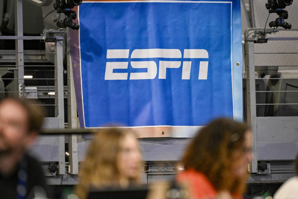 Ncaa Womens Gymnastics Womens National Gymnastics Semifinal - Easysportz - Kuse Slams Into Strawweight Top 10 With WBC Win