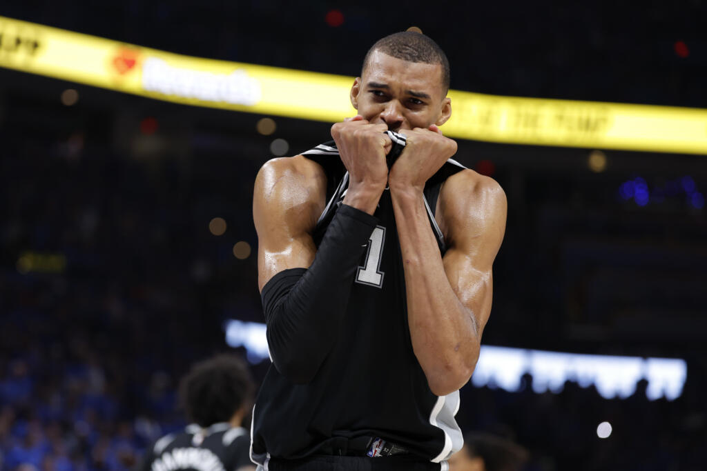 Nba Playoffs-san Antonio Spurs at Oklahoma City Thunder - Easysportz -