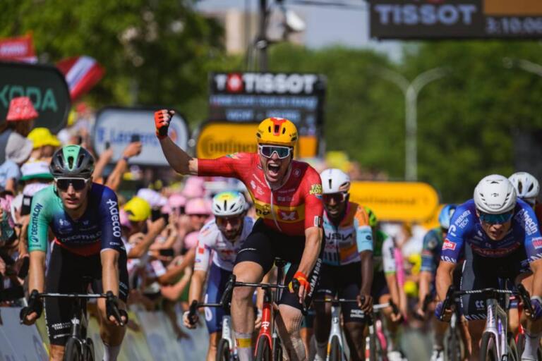 - Tour de France.
