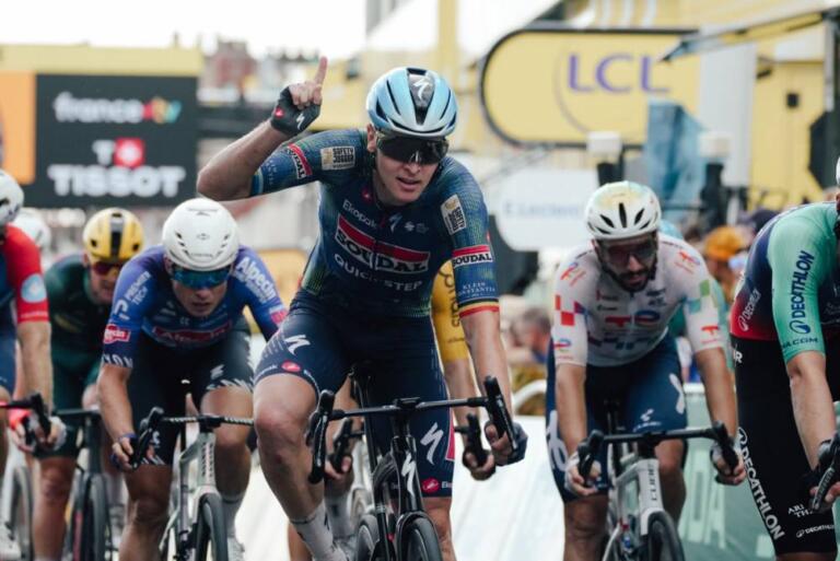 - Tour de France.